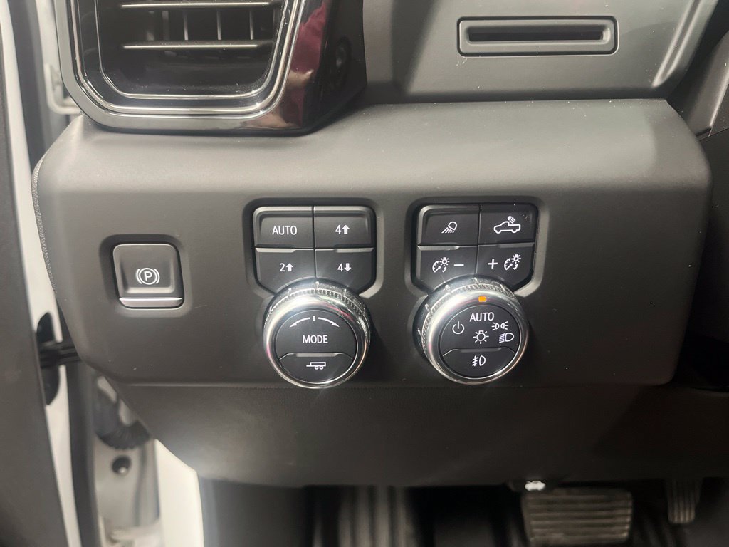 Used 2022 GMC Sierra 1500 AT4 w/ AT4 Preferred Package AWD/4WD image 27