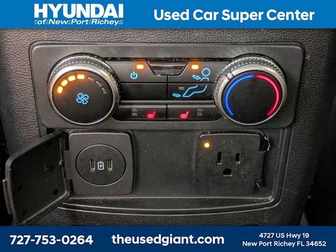 Used 2023 Ford Explorer Limited w/ Equipment Group 301A RWD image 17