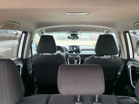 Used 2025 Toyota RAV4 LE AWD/4WD image 32
