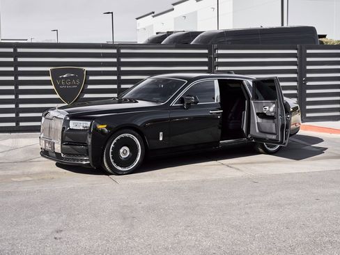 Used 2024 Rolls-Royce Phantom Sedan image 5