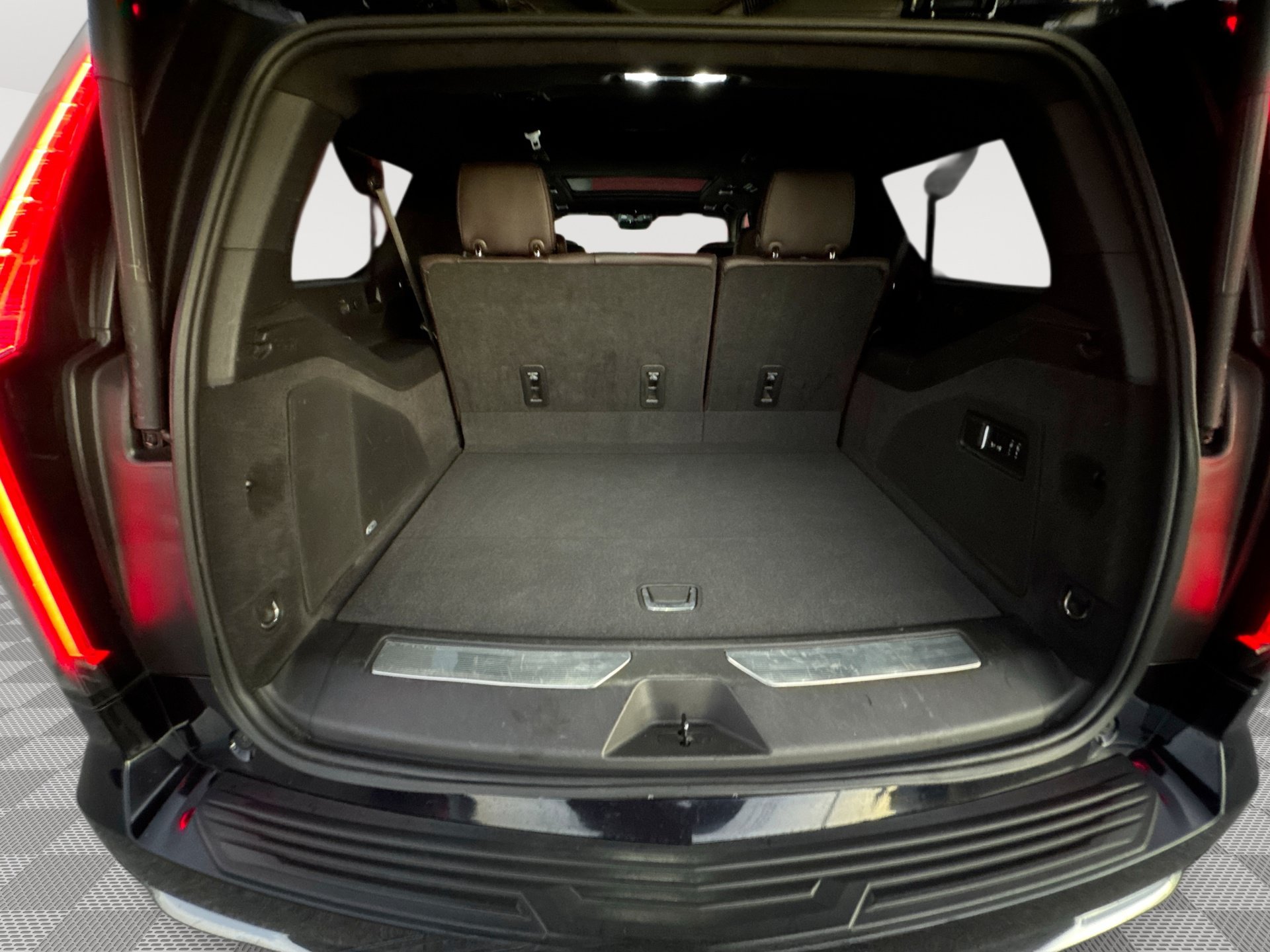 Used 2022 Cadillac Escalade ESV Premium Luxury Platinum AWD/4WD image 22