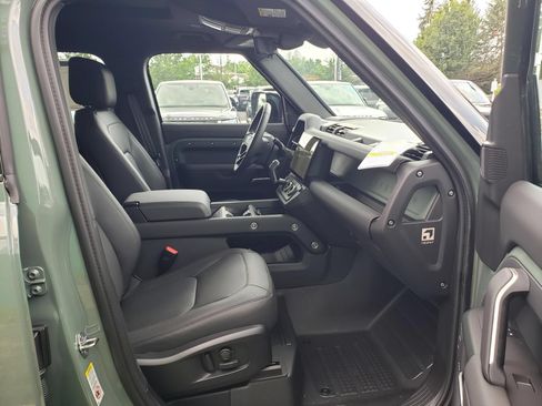 New 2026 Land Rover Defender 110 AWD/4WD image 17