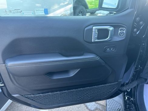 Used 2022 Jeep Gladiator Overland w/ Popular Equipment Package image 10