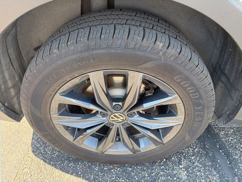 Used 2022 Volkswagen Tiguan SE image 8