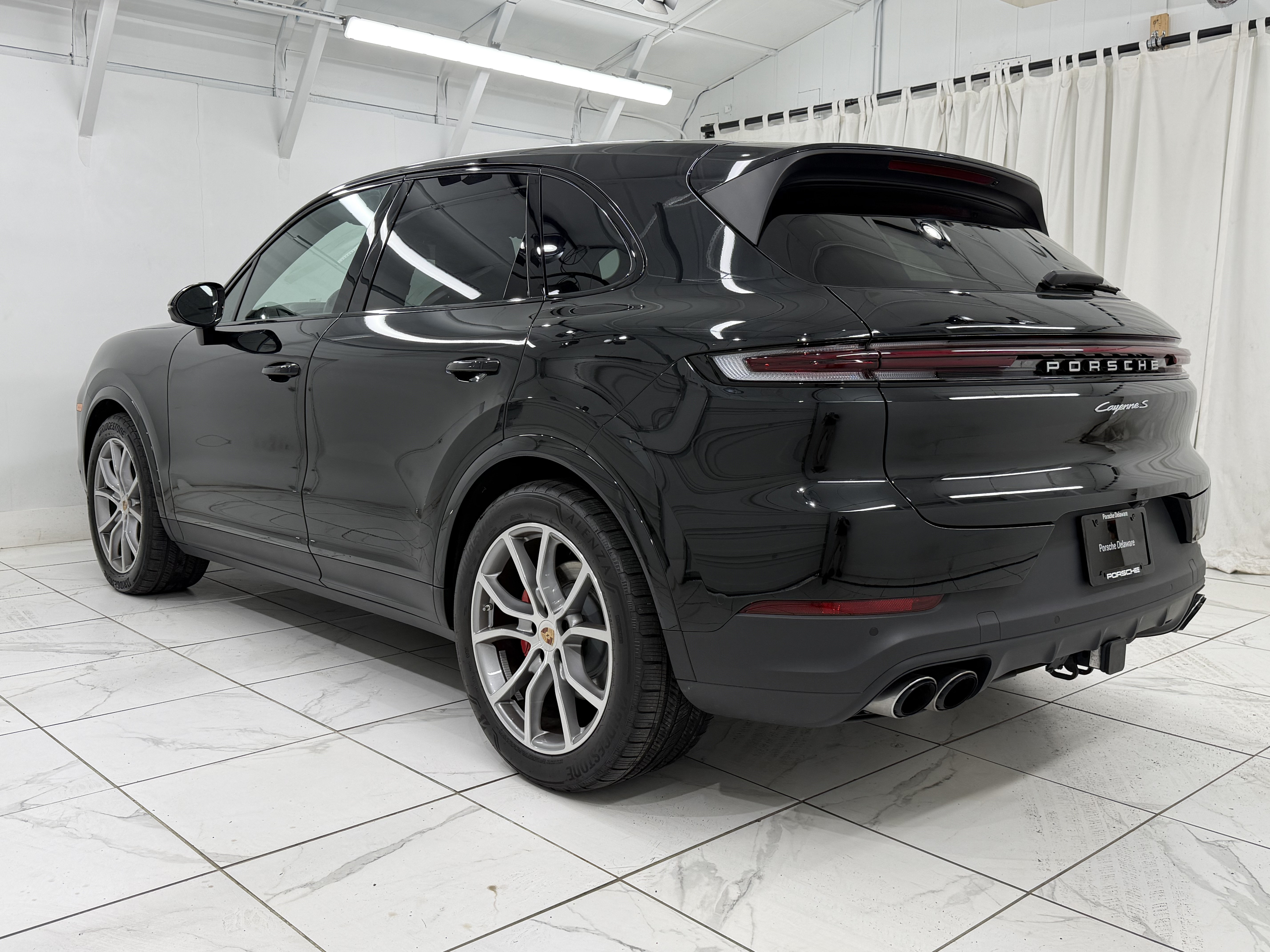 Used 2025 Porsche Cayenne S AWD/4WD image 14