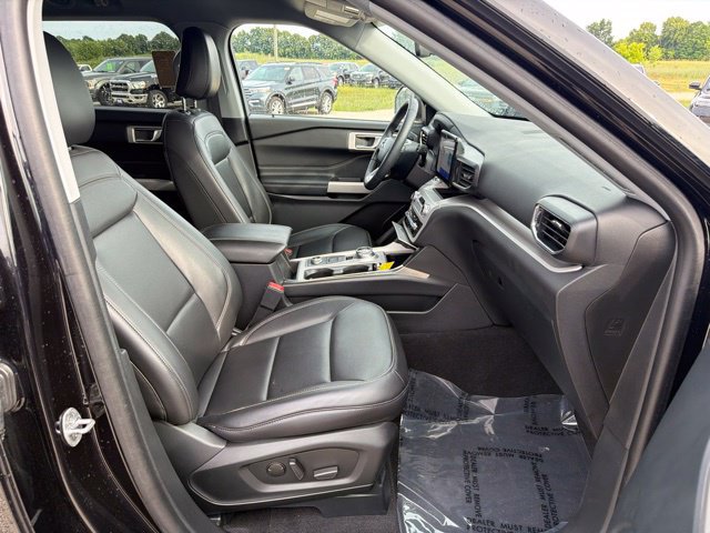 Used 2024 Ford Explorer XLT w/ Equipment Group 202A AWD/4WD image 30