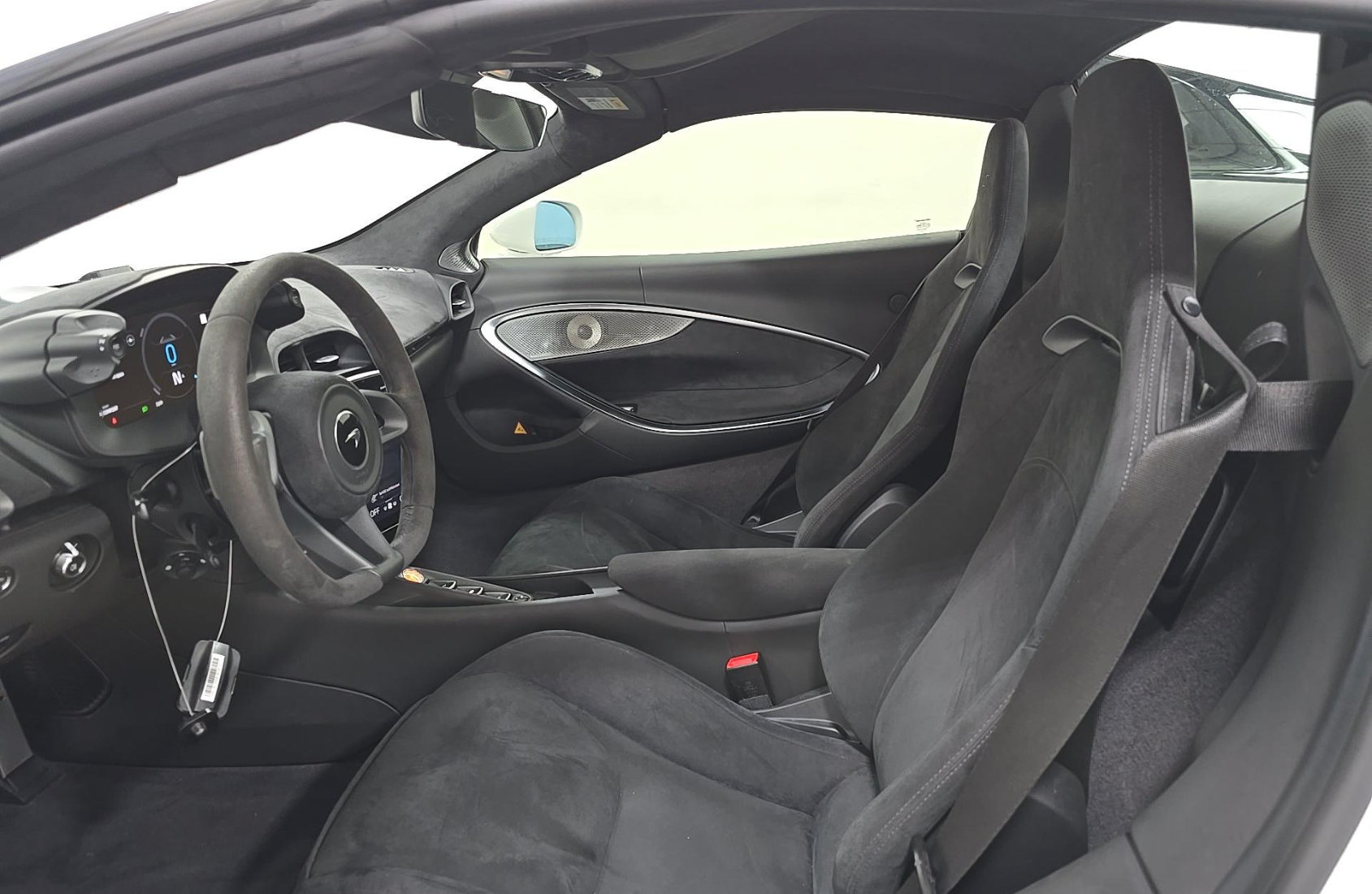 Used 2025 McLaren Artura Spider RWD image 7