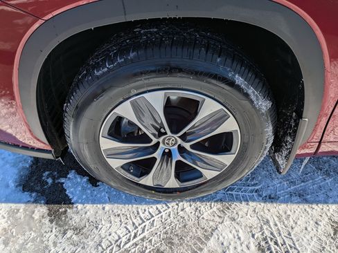 Certified 2023 Toyota Highlander XLE image 26