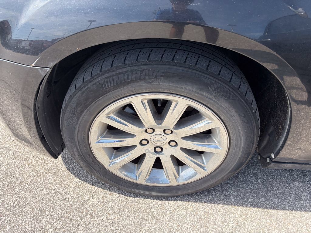 Used 2011 Chrysler 300 Limited RWD image 25