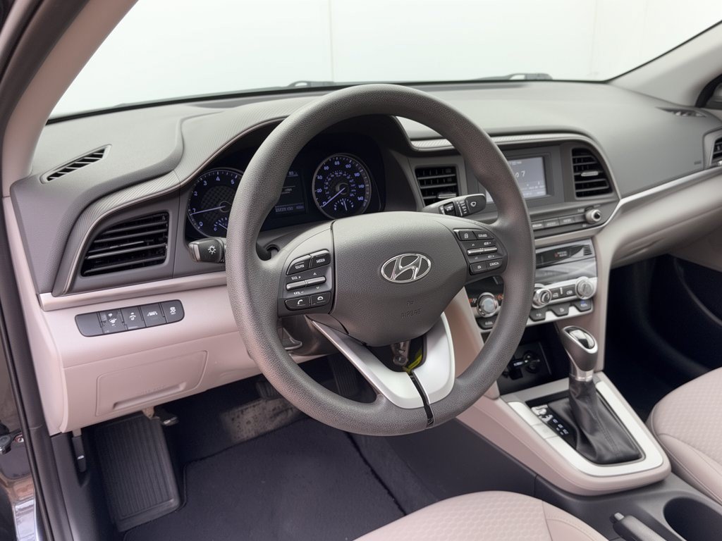Used 2020 Hyundai Elantra SE FWD image 4