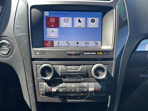 Used 2017 Ford Explorer XLT w/ XLT Technology Feature Bundle AWD/4WD image 22