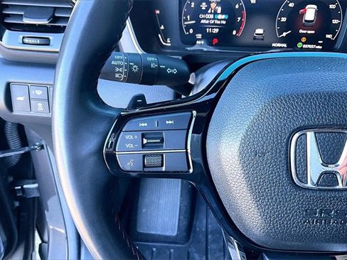 Used 2025 Honda Pilot Black Edition image 15