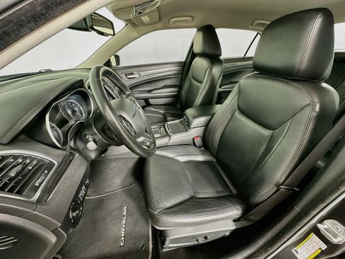 Used 2022 Chrysler 300 Touring L AWD/4WD image 13