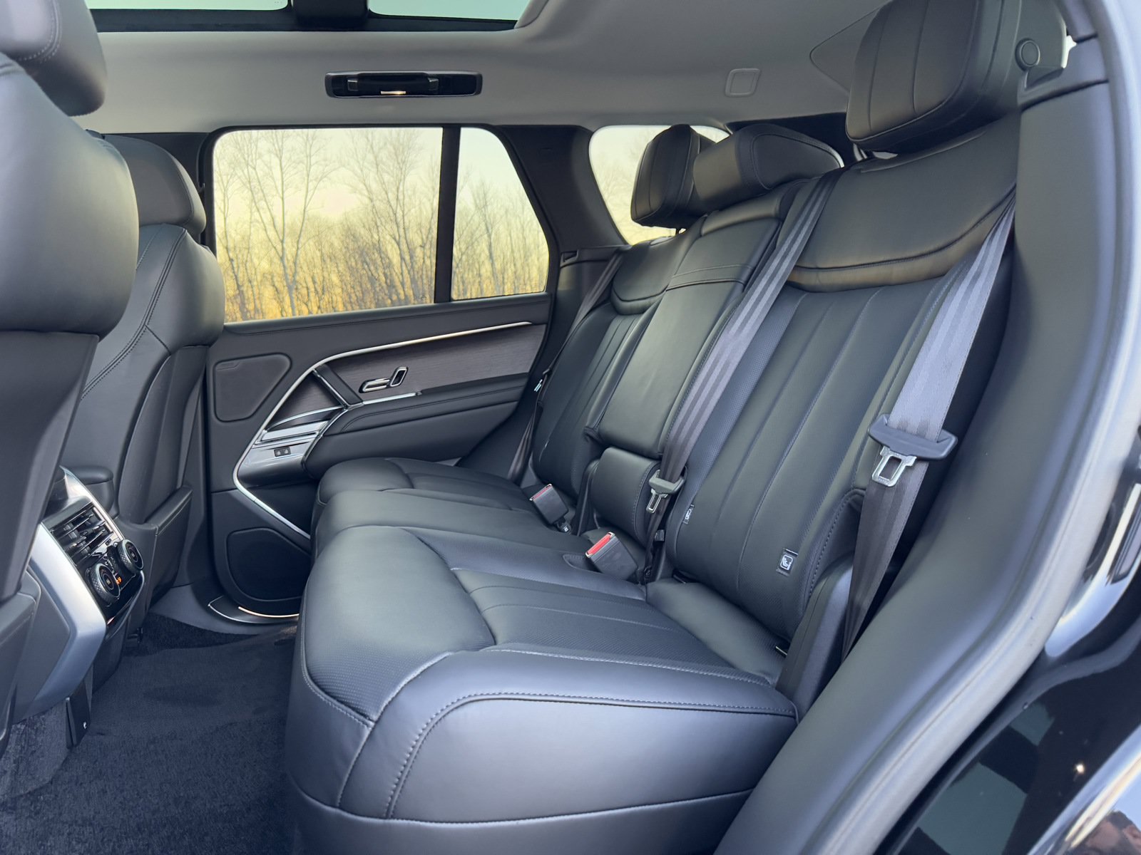 Certified 2025 Land Rover Range Rover SE AWD/4WD image 27