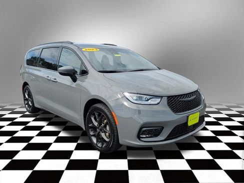 Used 2023 Chrysler Pacifica Touring-L w/ S Appearance Package AWD/4WD image 5