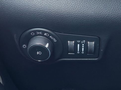 Used 2023 Jeep Compass Limited image 22