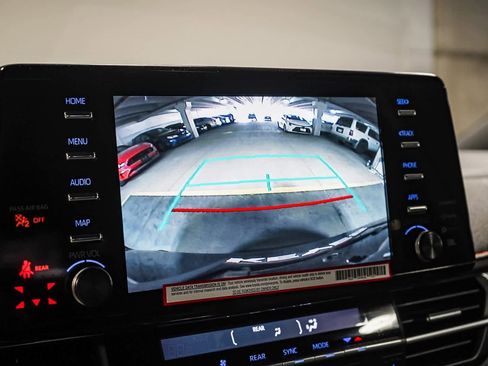 Used 2024 Toyota Sienna XSE w/ XSE Plus Package image 27