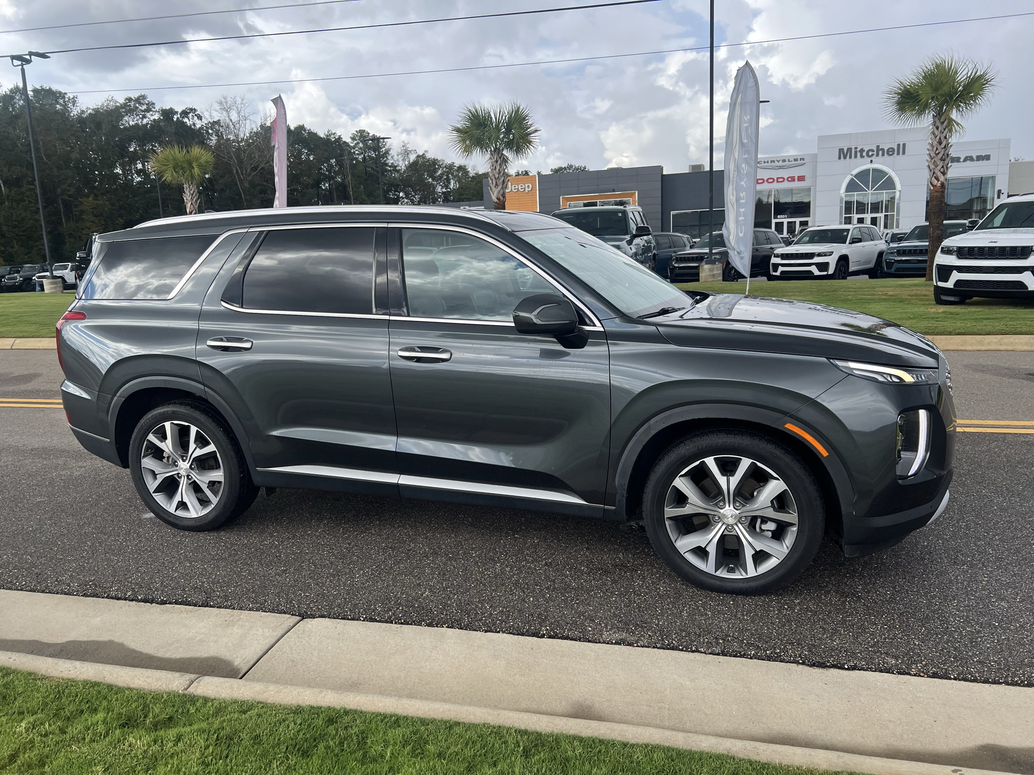 Used 2022 Hyundai Palisade SEL w/ Premium Package FWD image 4