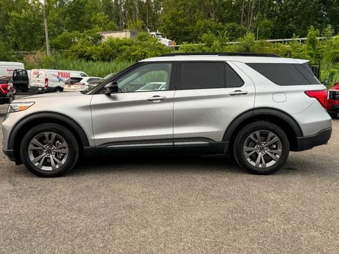 Used 2022 Ford Explorer XLT w/ Equipment Group 202A AWD/4WD image 6