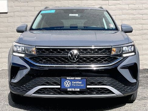 Certified 2024 Volkswagen Taos SE w/ Panoramic Sunroof Package image 2