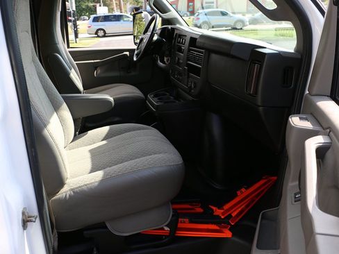 Used 2021 Chevrolet Express 3500 w/ Power Convenience Package RWD image 25