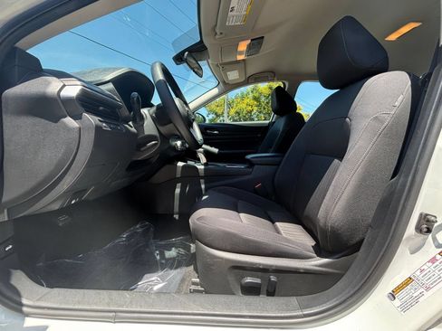Used 2025 Nissan Altima 2.5 SV FWD image 23