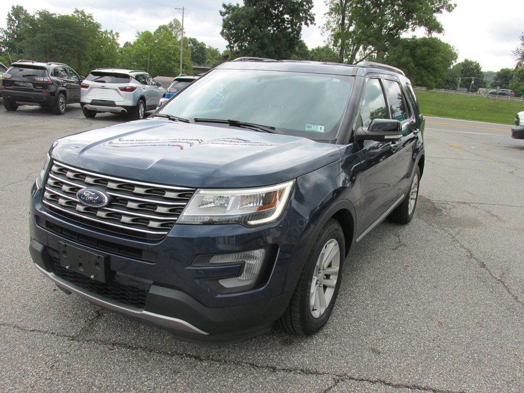 Used 2017 Ford Explorer XLT w/ Equipment Group 201A FWD image 1