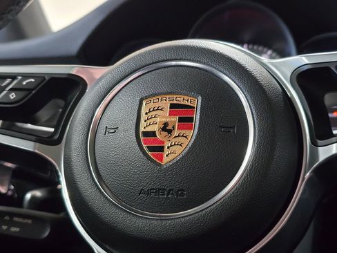 Used 2018 Porsche Macan S image 23