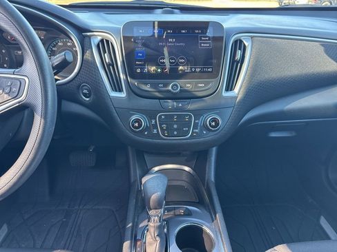 Used 2025 Chevrolet Malibu LT image 13