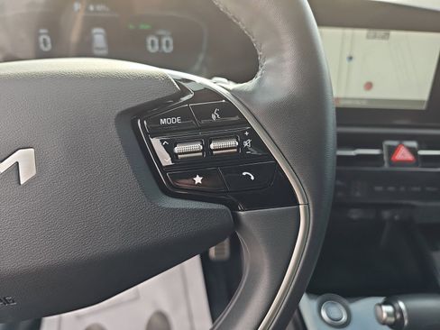 Used 2023 Kia Niro SX Touring image 19