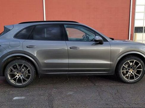 Used 2021 Porsche Cayenne S image 9