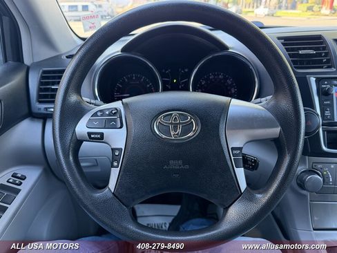 Used 2013 Toyota Highlander Plus AWD/4WD image 17