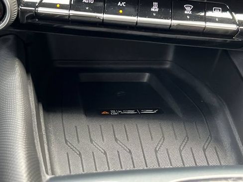 Used 2025 Chevrolet Equinox EV RS FWD image 37