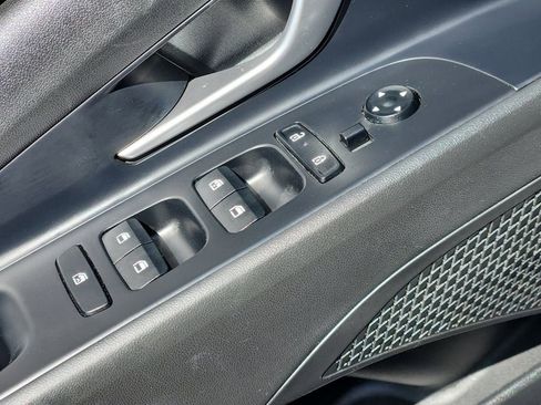 Used 2025 Hyundai Elantra Limited FWD image 19