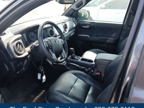 Used 2021 Toyota Tacoma TRD Off-Road w/ TRD Premium Off Road Package AWD/4WD image 6