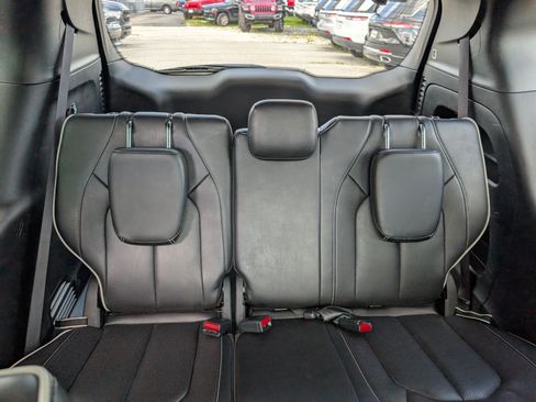 Used 2025 Chrysler Pacifica Limited FWD image 13