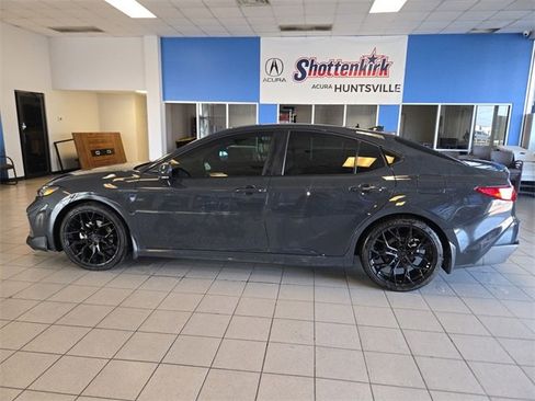 Used 2025 Toyota Camry SE image 5