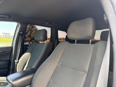 Used 2015 Jeep Grand Cherokee Laredo w/ Quick Order Package 23E AWD/4WD image 10