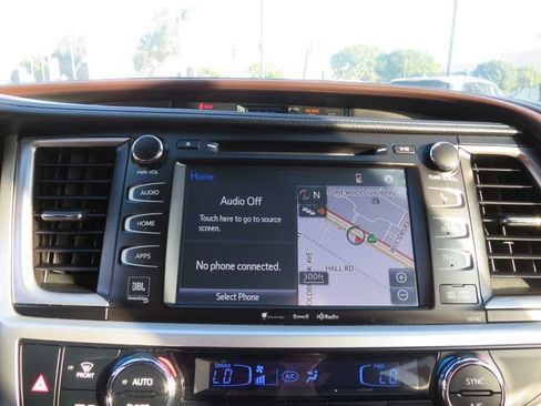 Used 2018 Toyota Highlander Limited image 31