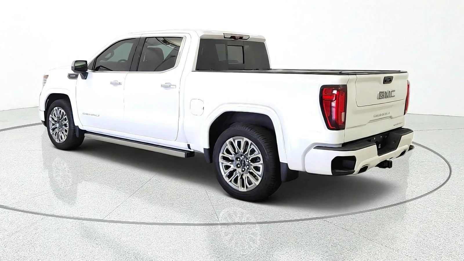 Used 2023 GMC Sierra 1500 Denali Ultimate AWD/4WD image 6