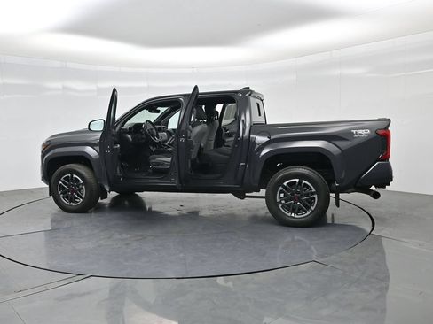 Used 2024 Toyota Tacoma TRD Sport w/ TRD Sport Upgrade Package AWD/4WD image 4