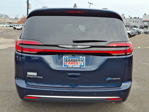Used 2024 Chrysler Pacifica Pinnacle image 5