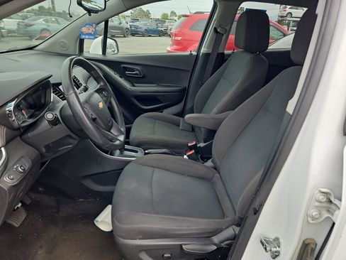 Used 2022 Chevrolet Trax LS w/ Tint and Cruise Package AWD/4WD image 13