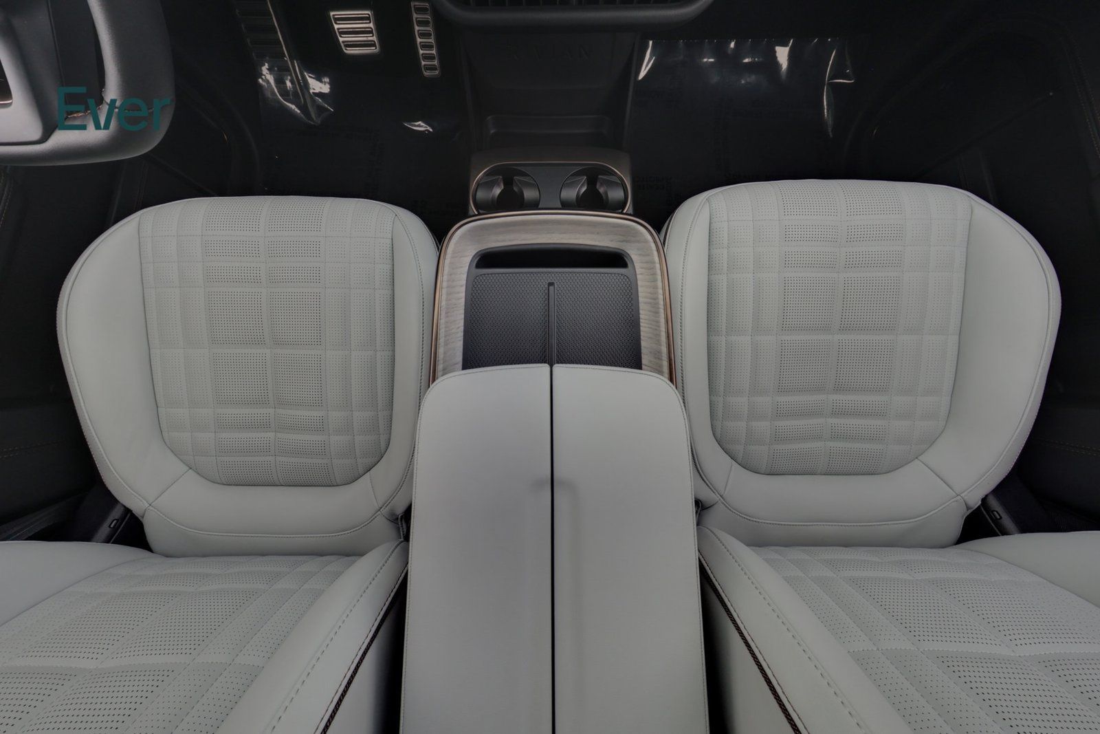 Used 2025 Rivian R1S Premium Dual AWD/4WD image 29
