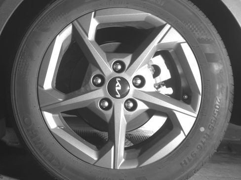 Used 2025 Kia K4 LXS image 14