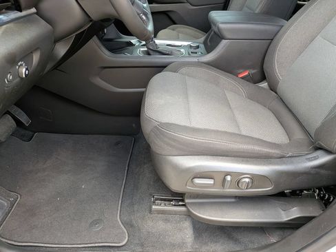 Used 2023 Chevrolet Traverse LT FWD image 14