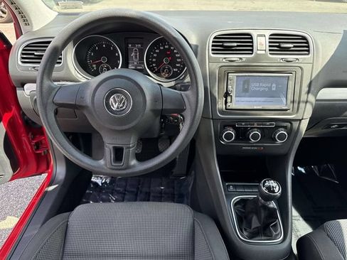 Used 2011 Volkswagen Golf 2-Door FWD image 17