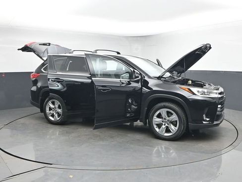 Used 2017 Toyota Highlander Limited image 52