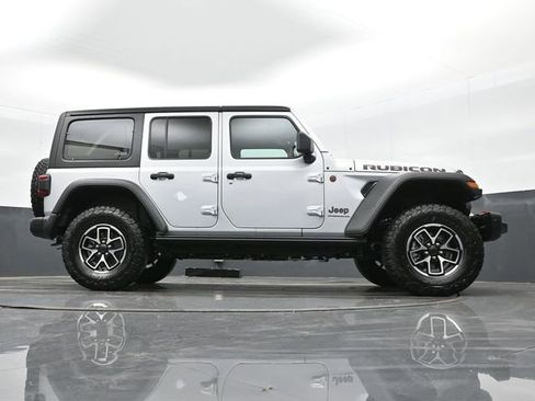Used 2024 Jeep Wrangler Unlimited Rubicon w/ Capability Package image 40