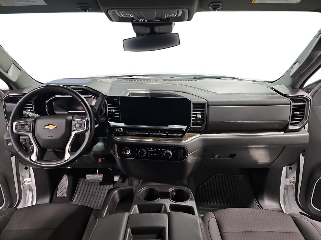 Used 2024 Chevrolet Silverado 1500 LT AWD/4WD image 9